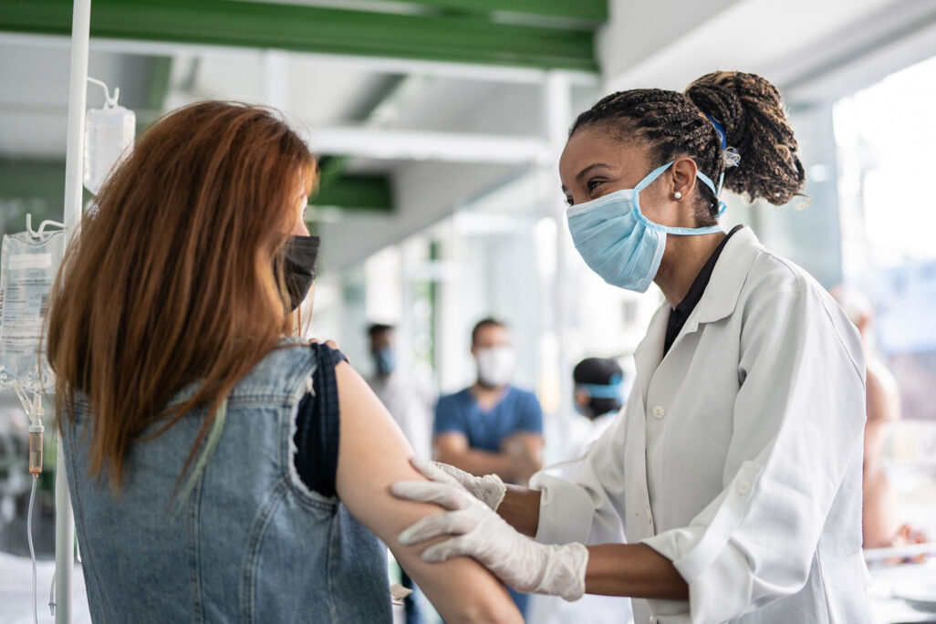 bdt_epidemiology-cert_image-1 Nurse giving a vaccination