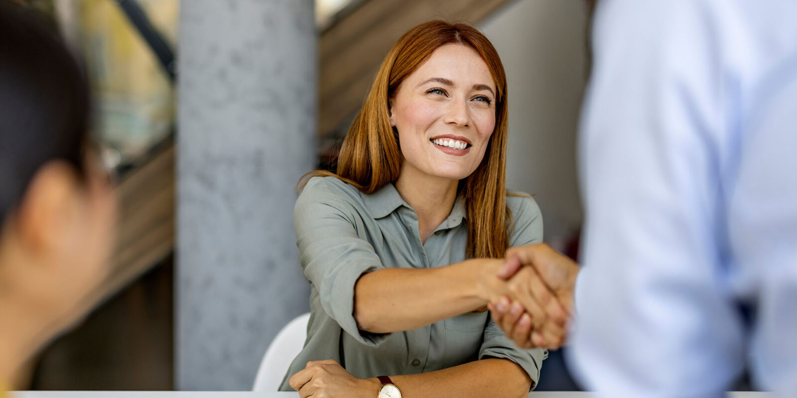 bdt_homepage_fos-business_image-1 Business woman shaking hands with investor