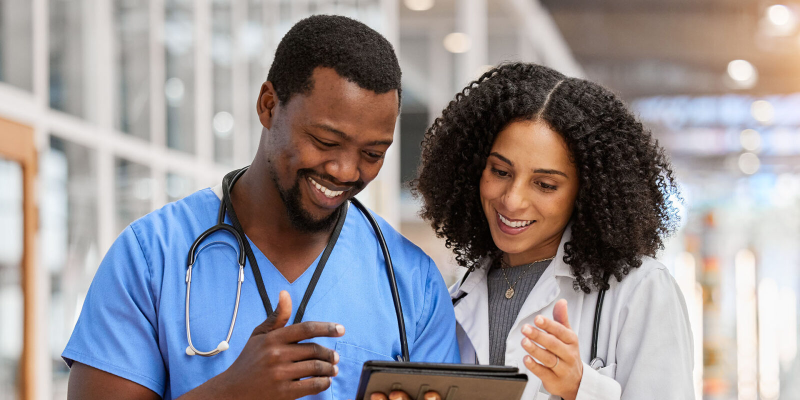 bdt_homepage_fos-nursing_image-3 Nurse and physician reviewing chart on tablet